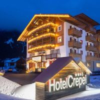 Ansicht Hotel Crepei bei Nacht auf unserer Skireisen nach Val di Fassa Italien