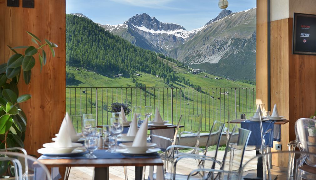 italien, livigno, snowboard reisen, skiurlaub, berlin bus, busreisen, gruppenreisen, skireisen, sporthotel, kinder ski, sportclub, skihütte, preiswert, alpen village, familienreisen
