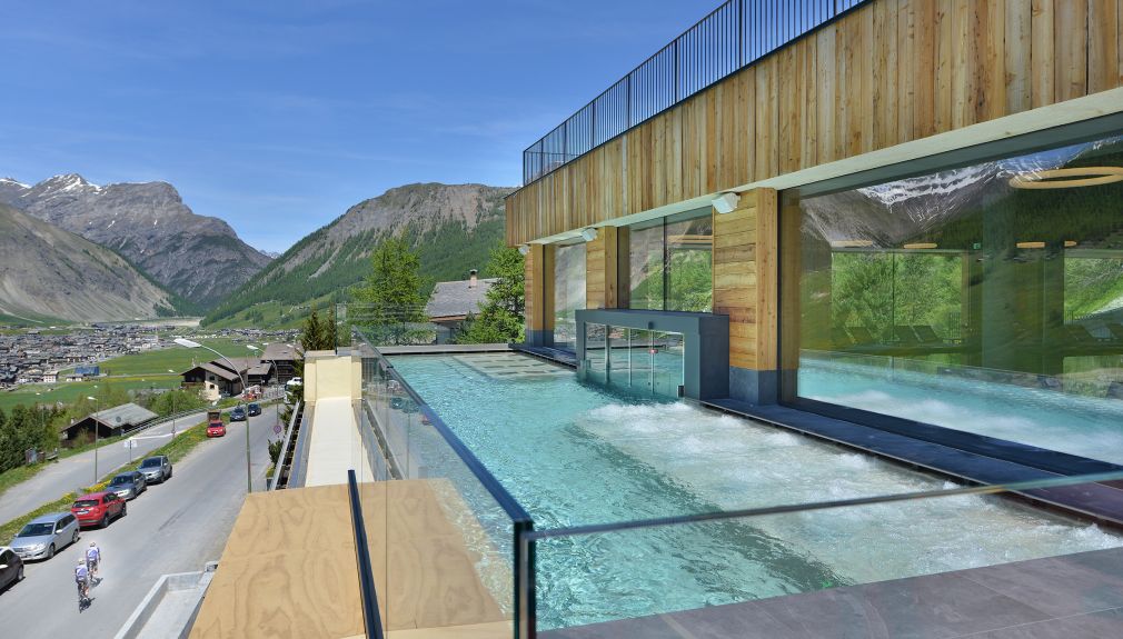 italien, livigno, snowboard reisen, skiurlaub, berlin bus, busreisen, gruppenreisen, skireisen, sporthotel, kinder ski, sportclub, skihütte, preiswert, alpen village, familienreisen