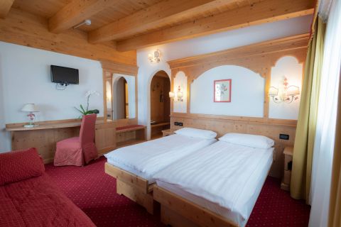 snowboard reisen, skiurlaub, berlin bus, busreisen, gruppenreisen, skireisen, sporthotel, kinder ski, sportclub, skihütte, preiswert